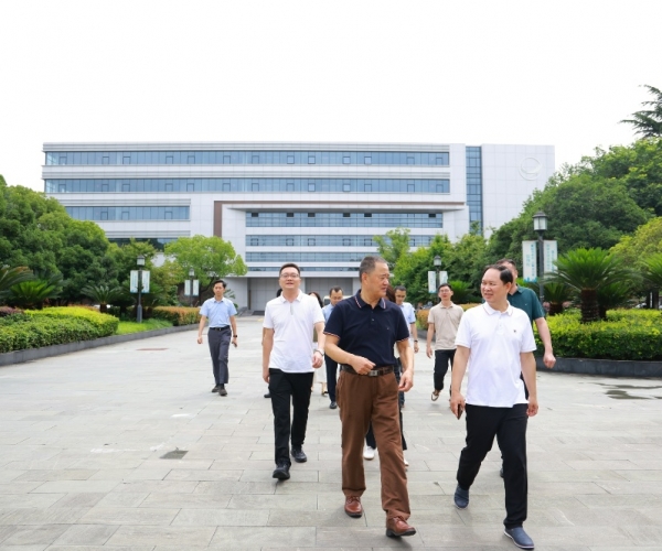 河池市領(lǐng)導赴嘉興調(diào)研嘉欣絲綢 共商高端絲綢項目落地大計